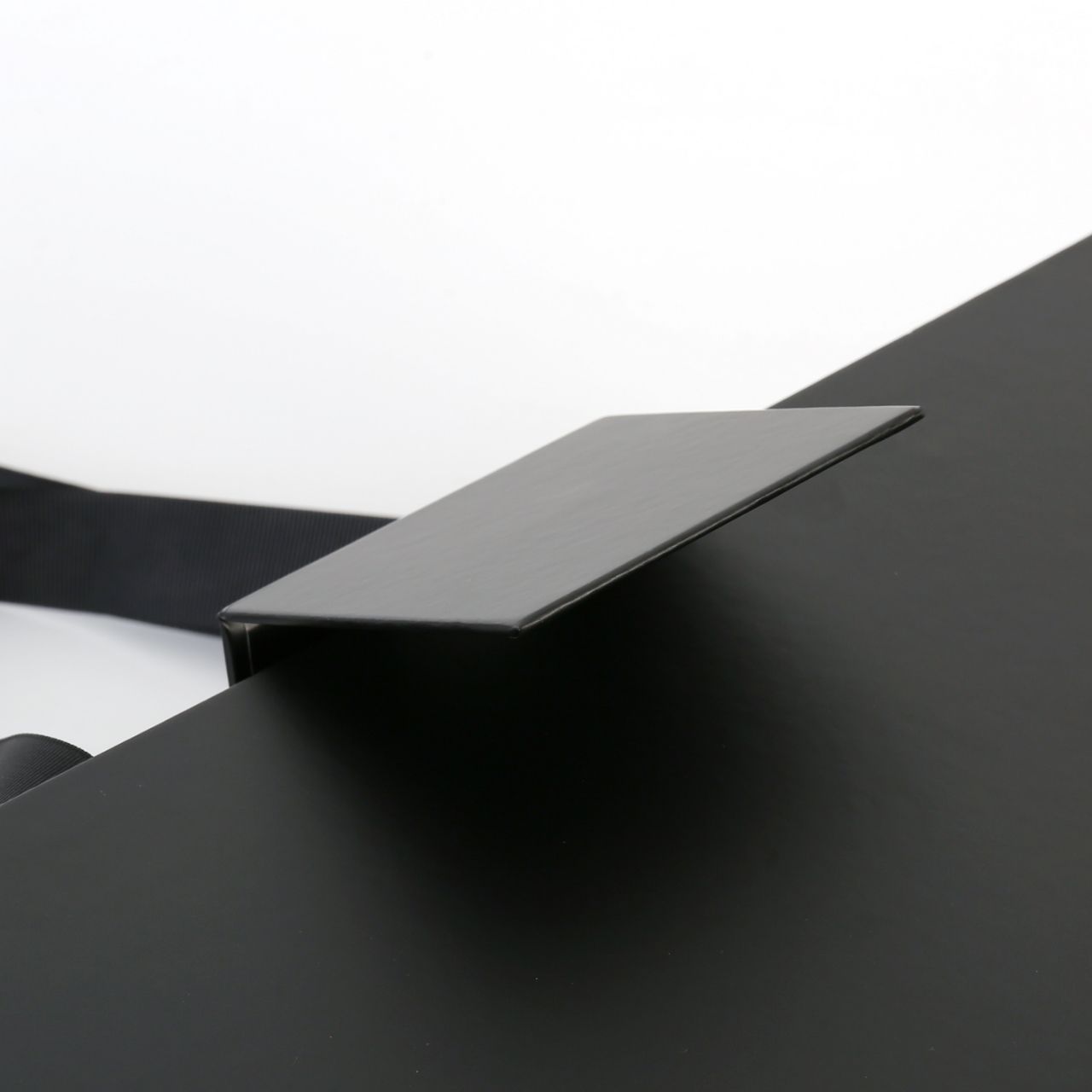 FORMIQ - Small Magnetic Box with Handle